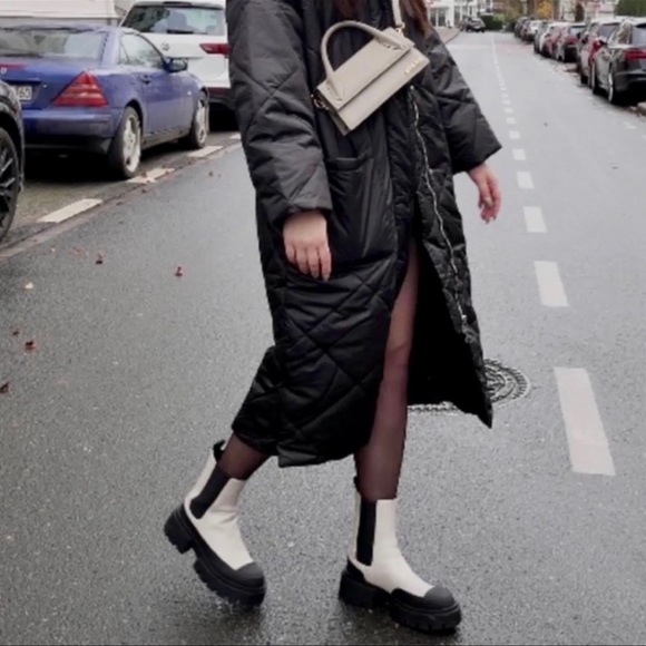 H&M Chunky Chelsea Boots Beige - Picture 2 of 7